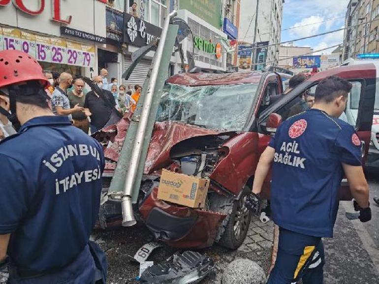 Son dakika... Kasımpaşada otomobil durağa daldı Ölü ve yaralılar var