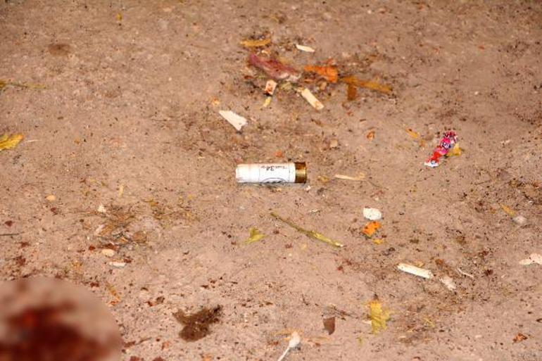 Kardeşini pompalı tüfekle öldürdü Babasını dövüp kaçtı