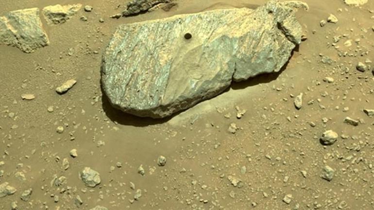 NASA’nın Mars gezgini Perseverance ilk kaya örneğini almayı başardı