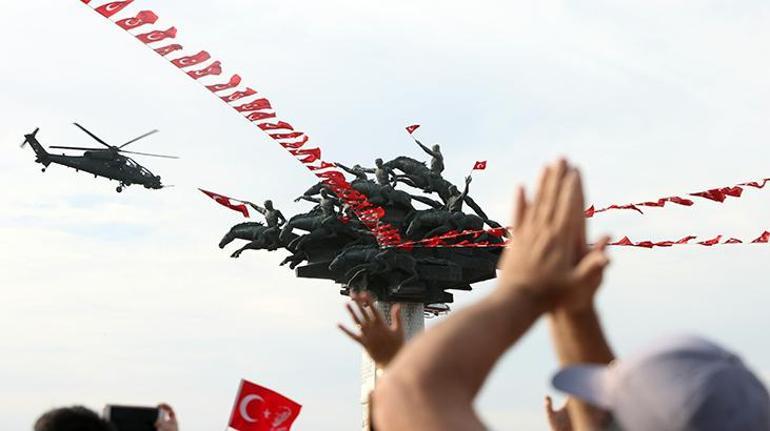 KKTC Cumhurbaşkanı Tatar ve Bakan Akar, İzmir Airshowu izledi