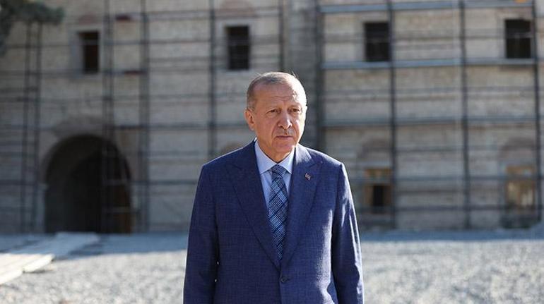 Cumhurbaşkanı Erdoğan, Rami Kışlasında incelemelerde bulundu