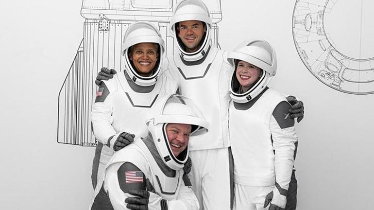 Elon Musk tamamen sivillerden oluşan ekibi uzaya gönderiyor