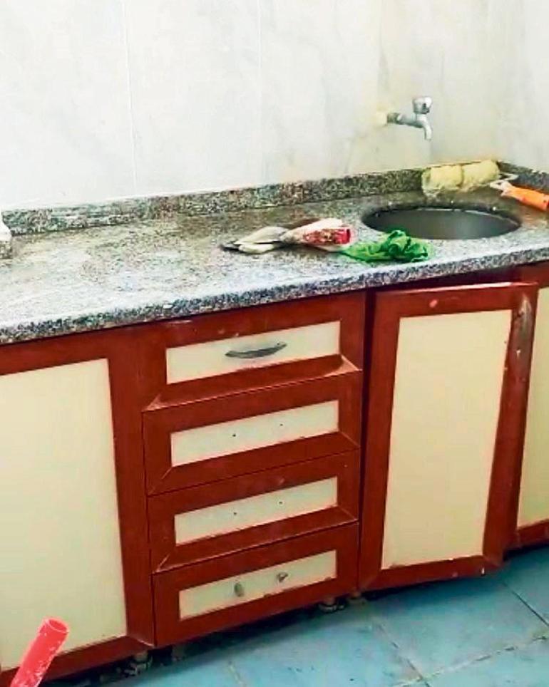 ‘Ev’lenemedik İstanbulda vitrinler boş kaldı