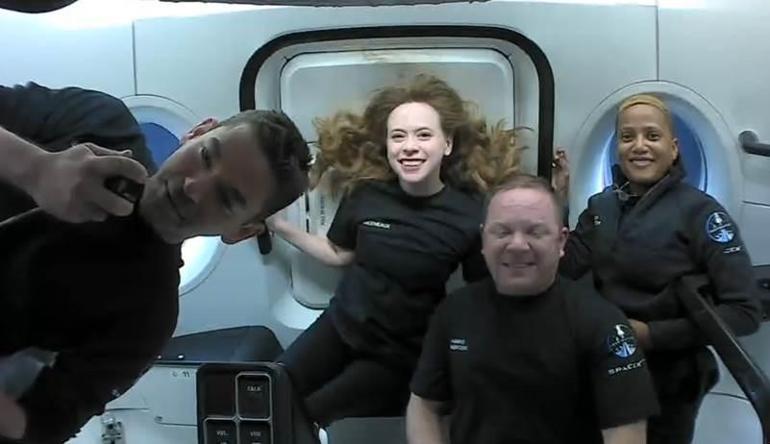 Elon Muskın projesindeki  uzay turistlerinden ilk görseller geldi