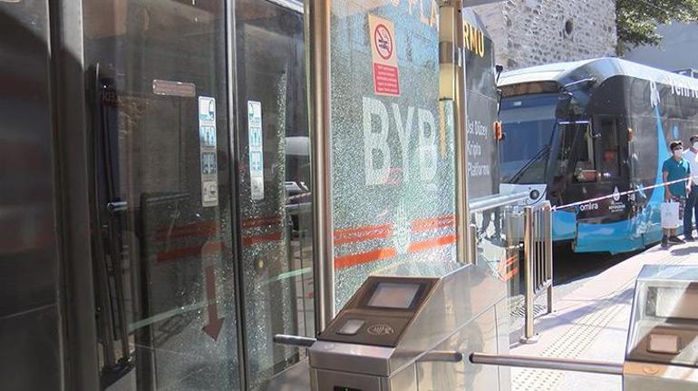 Fatihte tramvayla durak arasına sıkışıp, yaralandı