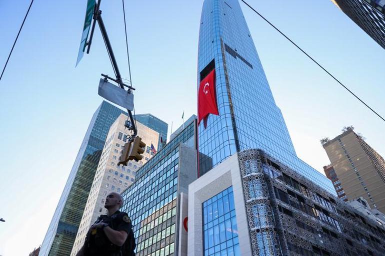 Cumhurbaşkanı Erdoğan, New Yorktaki Yeni Türkevi Binasında incelemelerde bulundu