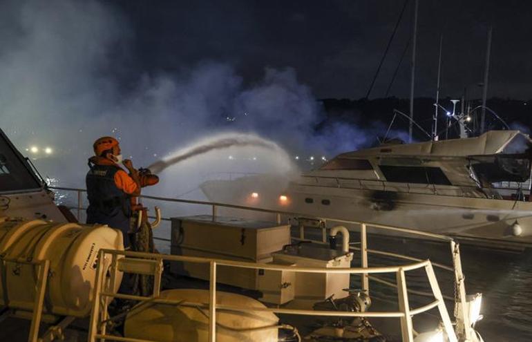 İstanbulda tekne yangını Herkesin gözü önünde böyle battı
