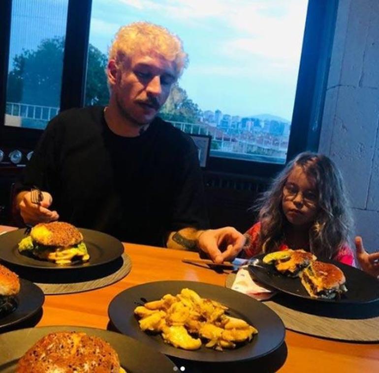 Uraz Kaygılaroğlu kızı Ada için mutfakta