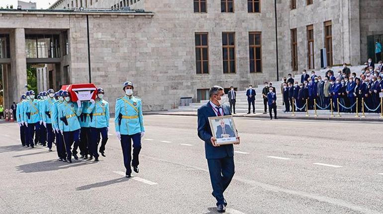 Şahin Mengü için Mecliste cenaze töreni düzenlendi