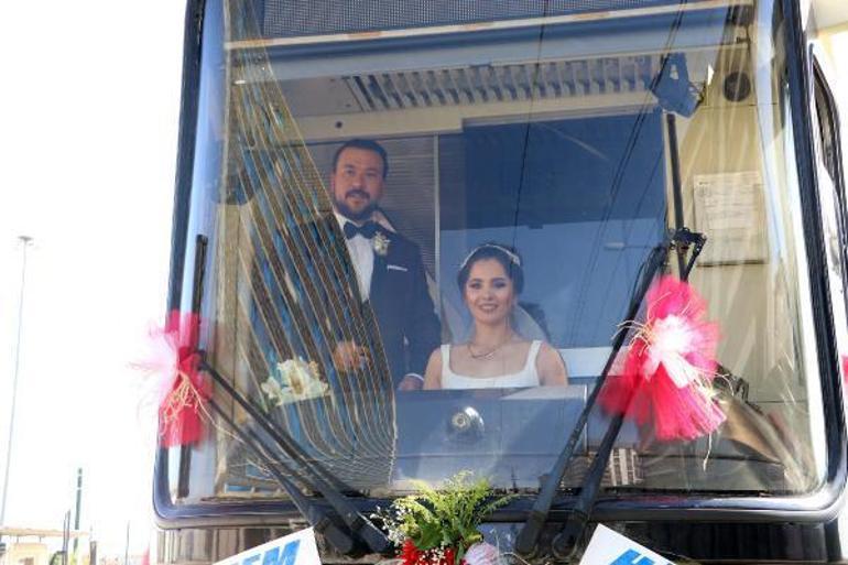 Vatman çift, tramvayla şehir turu attı
