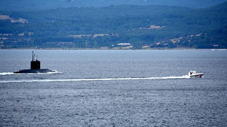 Rus denizaltısı, Çanakkale Boğazından geçti
