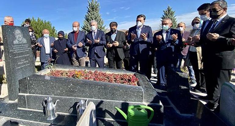 Neşet Ertaş, Kırşehirdeki mezarı başında anıldı