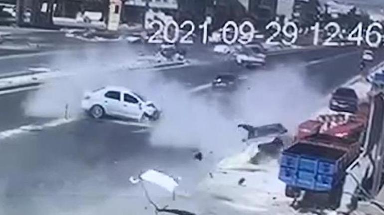 Şanlıurfada feci kaza Araçlar paramparça oldu, yaralılar var