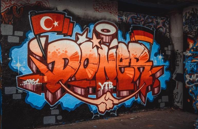 Döner rap ile sahneye çıktı İki ülkeyi birleştiren lezzet
