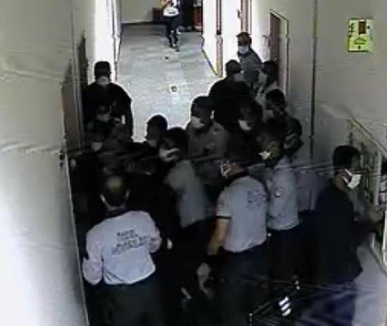 Ambulansla getirildiği hastanede 3 hemşireyi rehin aldı