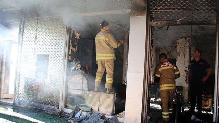 Uşakta kargo firmasına ait iş yerindeki yangın söndürüldü