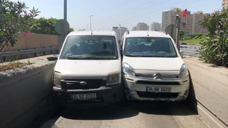 Aynı anda gişeye girmeye çalışınca çarpıştılar