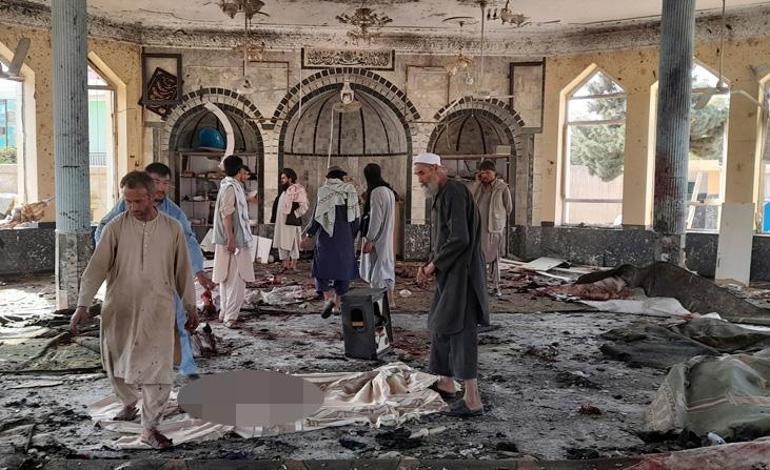 Son dakika haberler... Afganistanda camide bombalı saldırı İlk görüntüler