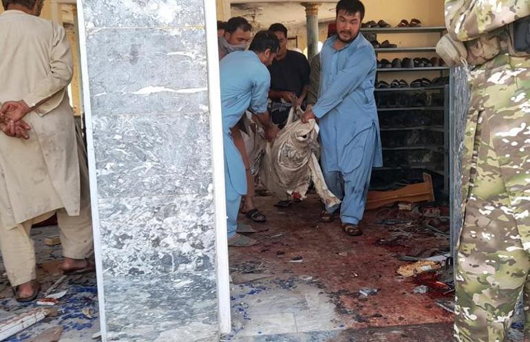 Son dakika haberler... Afganistanda camide bombalı saldırı İlk görüntüler