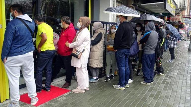 İstanbul Havalimanında unutulan eşyaları satın alma kuyruğu