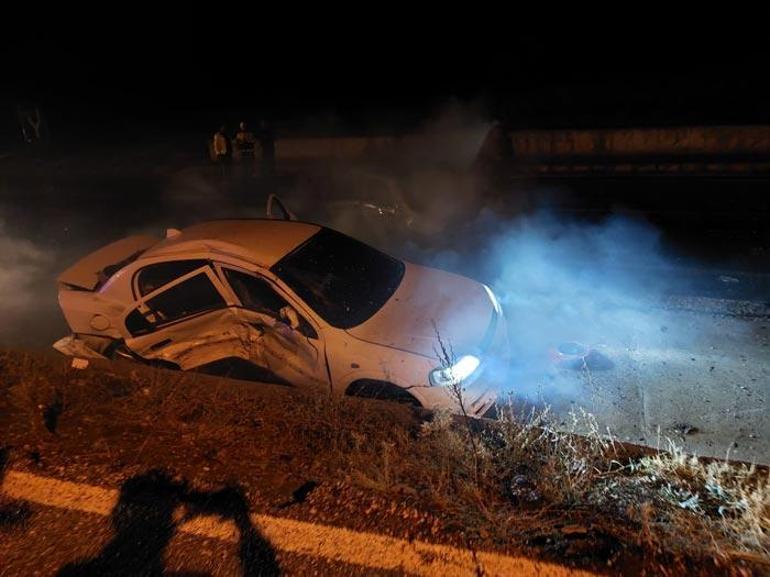 Gece yarısı feci kaza 2 kişi hayatını kaybetti