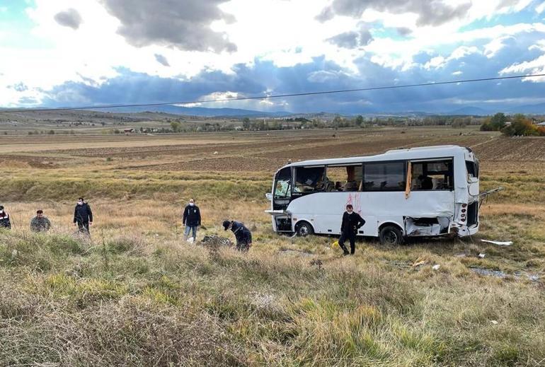 Kastamonuda polis servisinin devrilmesi sonucu 12 polis yaralandı