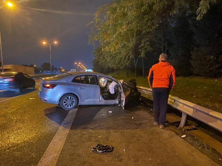 Önce ağaca sonra direğe çarptı: 2 ölü