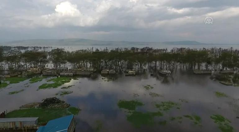 Kenyada yerleşim yerleri yükselen göl seviyesiyle su altında kaldı