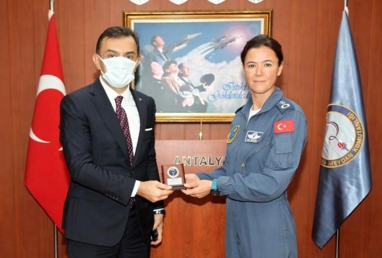 TSKnın ilk kadın filo komutanı Antalya Hava Meydan Komutanı oldu