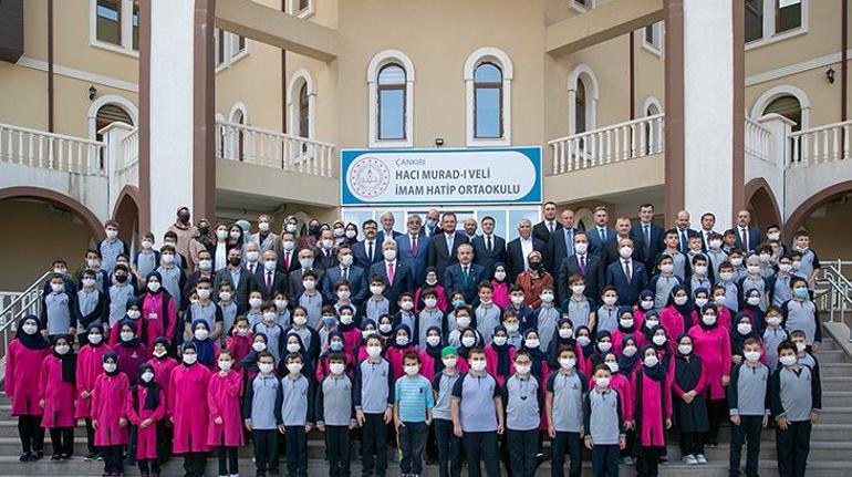 TBMM Başkanı Şentop, Çankırıda okul ziyaretinde konuştu
