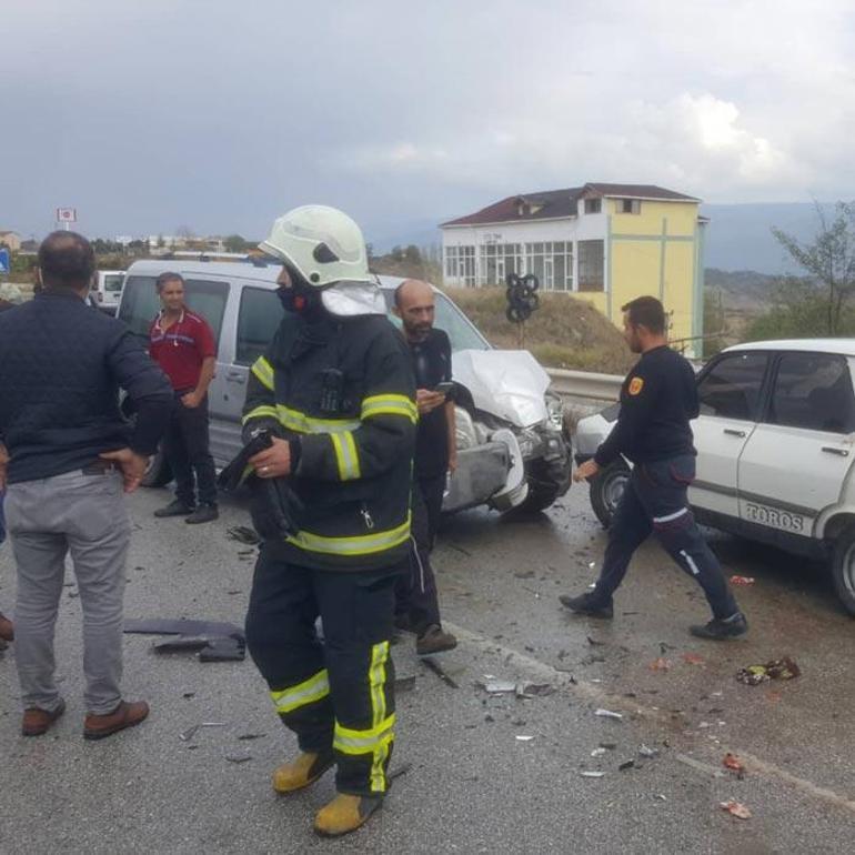 Zincirleme trafik kazası Yaralılar var