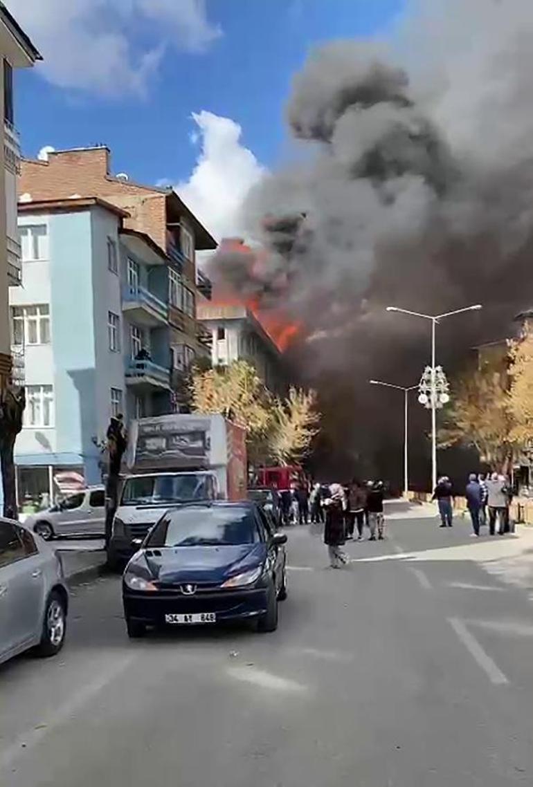 Erzurumda İller Bankasının eski binasında yangın