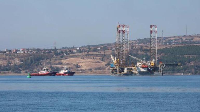 124 metrelik platform, 67 metreye indirilerek Çanakkale Köprüsü’nün altından geçirildi