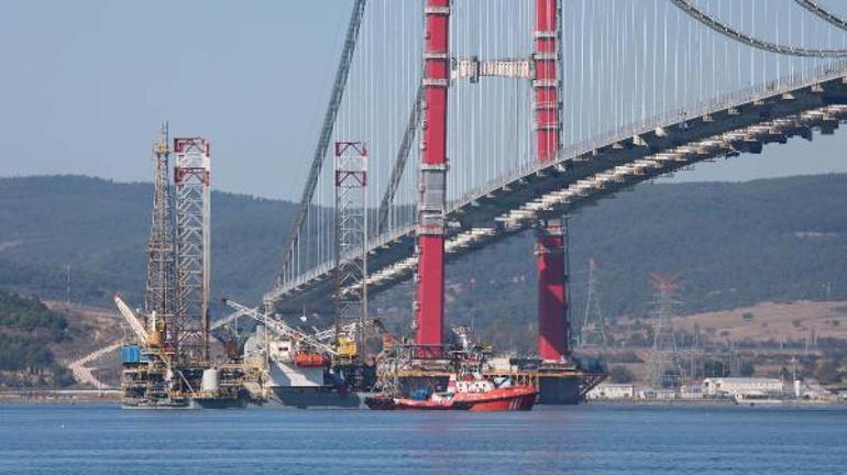 124 metrelik platform, 67 metreye indirilerek Çanakkale Köprüsü’nün altından geçirildi