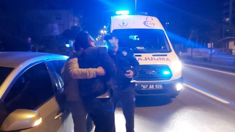 Kaza yapan alkollü arkadaşlarını böyle kurtarmak istediler