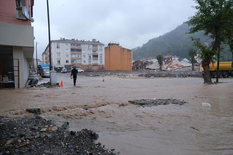 Şiddetli yağış Bozkurtu sular altında bıraktı