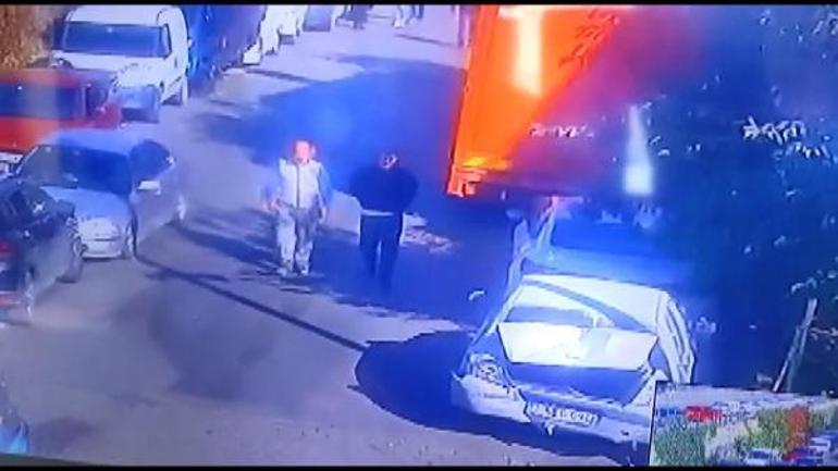 Otomobildeki hasarı kabul etmedi; 2 kişiyi bıçakladı