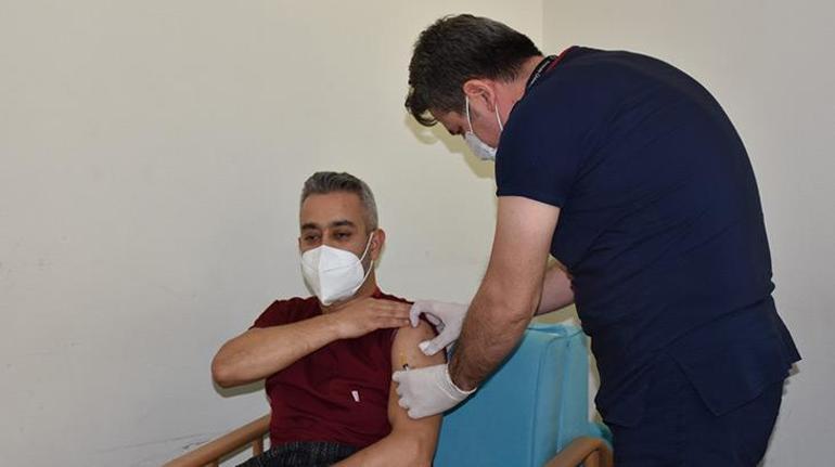 Kırıkkalede TURKOVACın Faz-3 çalışmaları için gönüllüler aşılanmaya başladı
