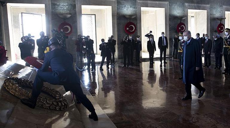Cumhurbaşkanı Erdoğan, Anıtkabir Özel Defterini imzaladı: 2023 hedeflerinde kararlıyız