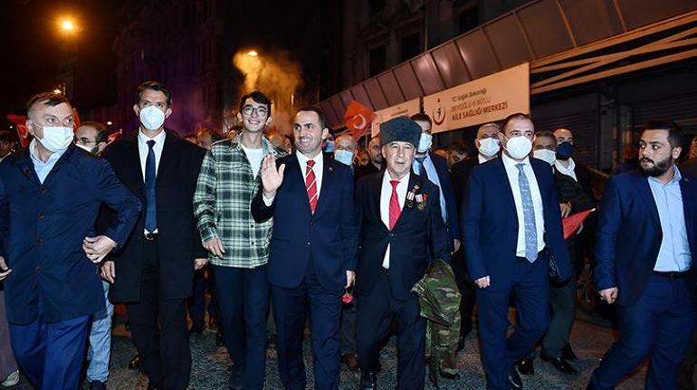 Beyoğlu’nda 29 Ekim dolayısıyla kortej yürüyüşü düzenlendi