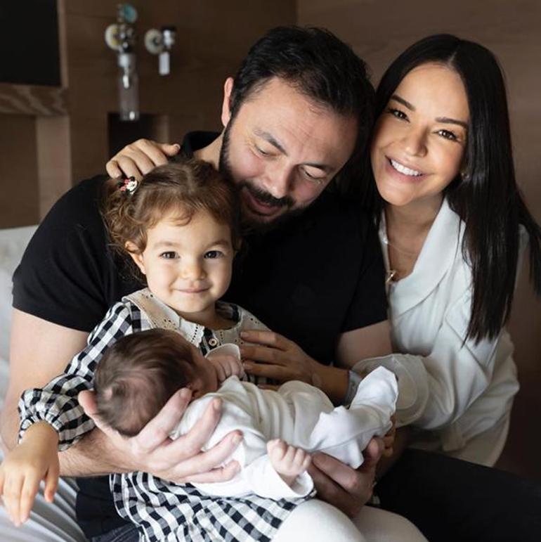 Bengüden mutlu aile fotoğrafı