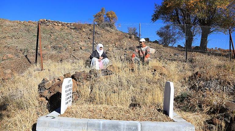 Lütfü Türkkanın oğluna küfür ettiği şehit annesi: Bu mezar mı yalan