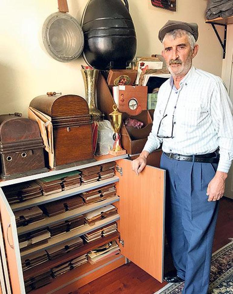 Gramofona can veren baba-oğul