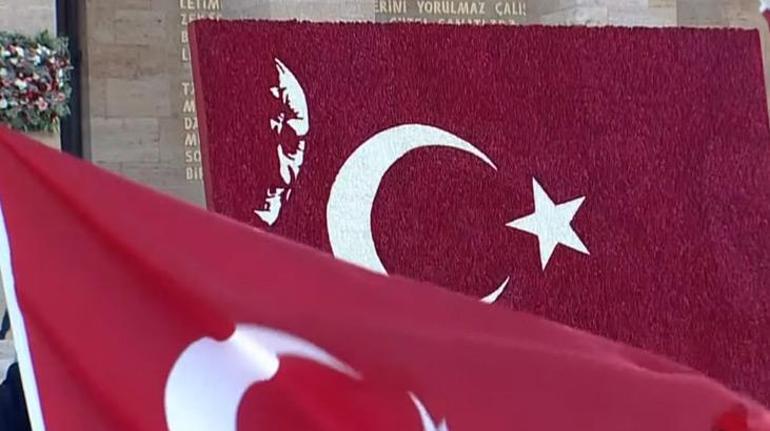 Devlet erkanı Atatürkün huzurunda Cumhurbaşkanı Erdoğan: Asla izin vermeyeceğiz