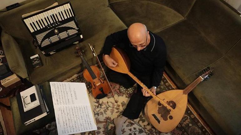 55 yılda 5 farklı enstrüman çalmayı öğrendi Tek sebebi korku
