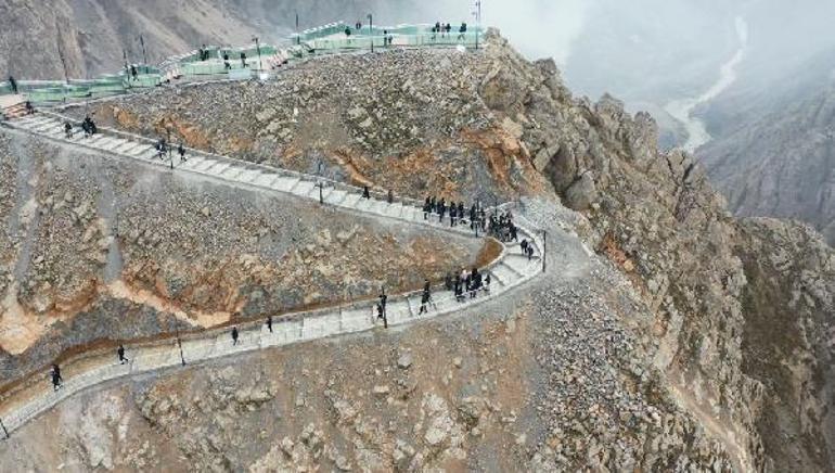 Terörle anılan Zap Vadisine Seyir tepesi