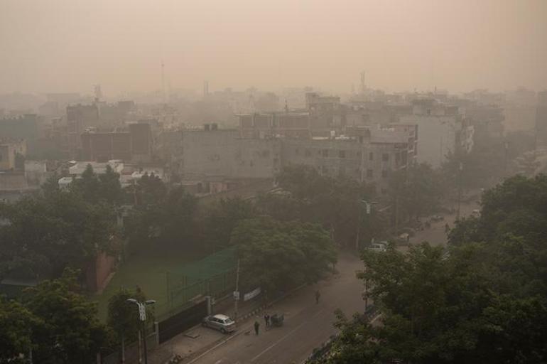 Hindistanın başkenti Delhide hava kirliliği nedeniyle okullar süresiz kapatıldı