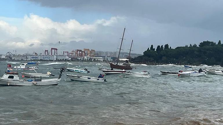 Tuzlada çok sayıda tekne parçalandı