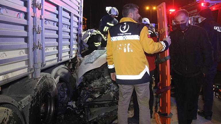 Feci kaza Park halindeki TIRa ok gibi saplandı