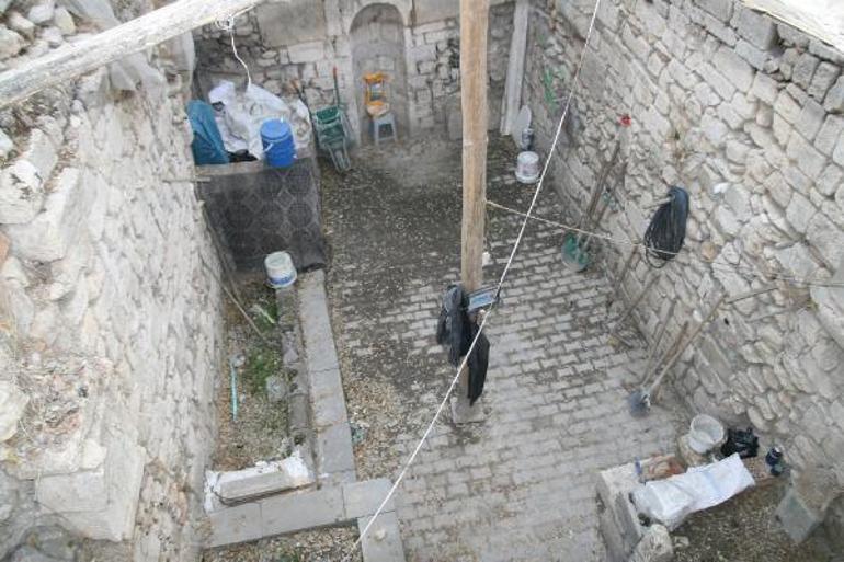 Anadolunun ilk mescidi bakımsızlıktan yıkılıyor